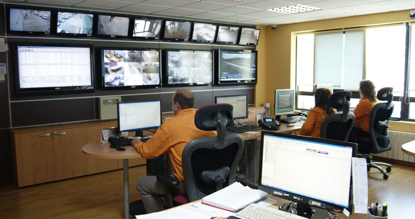 Sala principal de la CRA Monitorización de las instalaciones en tiempo real desde la sala de recepción de alarmas